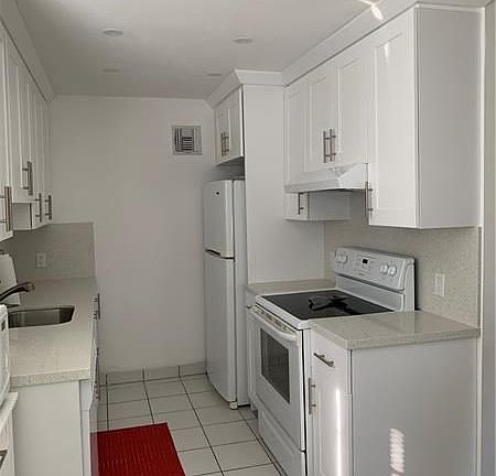 2nd image of 1069 Harwood E #1069