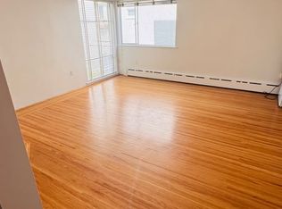 8656 Montcalm St #4, Vancouver, BC V6P 4P8