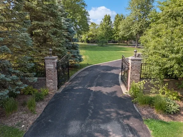 26161 W Cuba Rd, Barrington, IL 60010