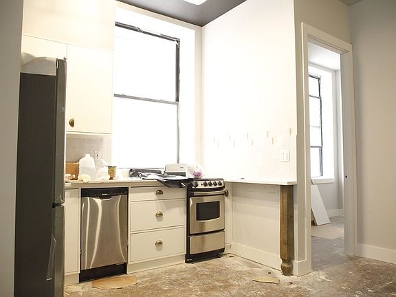 4th image of 493 Washington Ave APT 1A