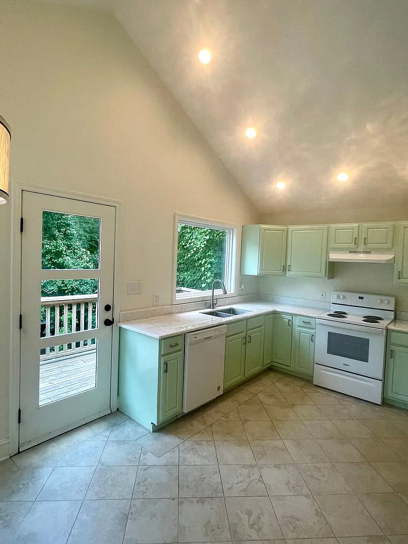1313 South Alston Ave — Photo 3
