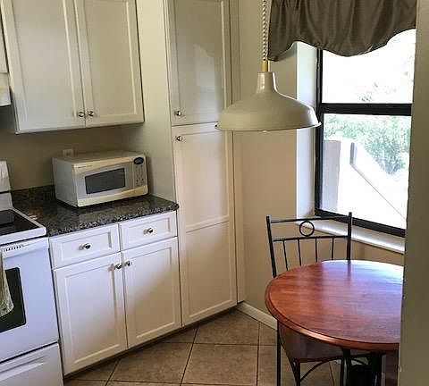 Eat-in Kitchen
