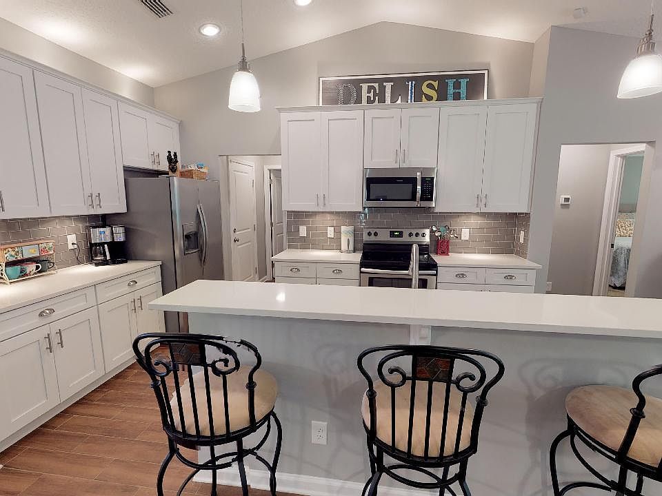 1st image of 11863 Leafdale Cir E