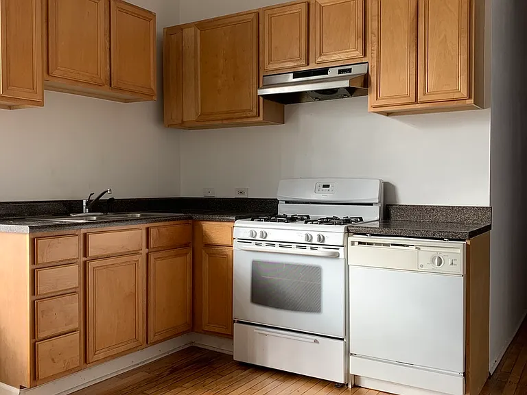 2135 W Division St #3F — Photo 8