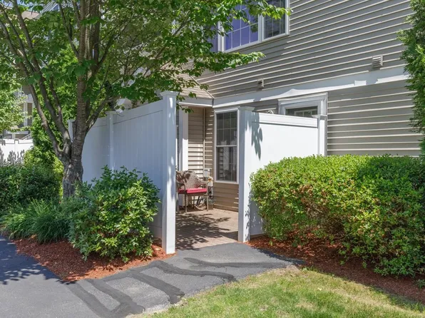 1 Maple Ridge Drive #101, Merrimack, NH 03054