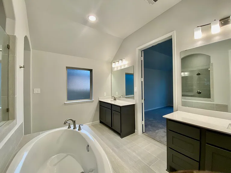 9411 Trestle Creek Ct — Photo 12