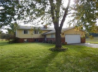 1890 Indian Garden Ln, Milford, MI 48380