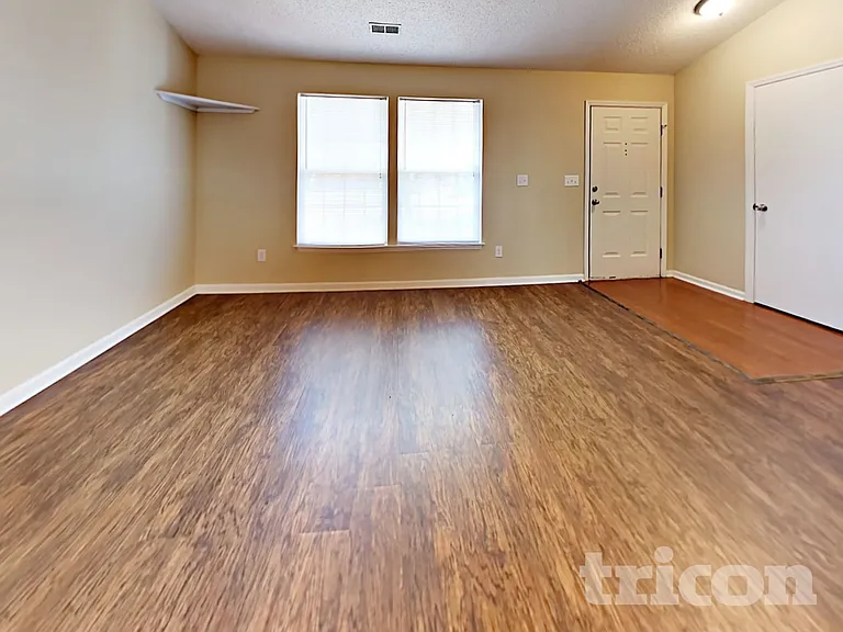 2104 David Earl Dr — Photo 2