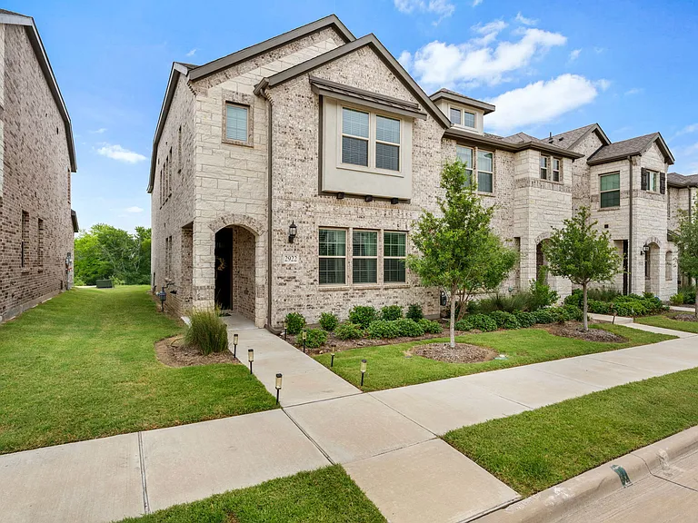 2922 Alto Dr — Photo 2