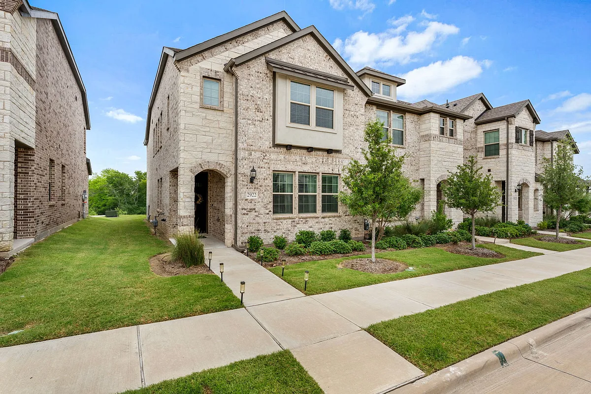 Building Photo - 2922 Alto Dr