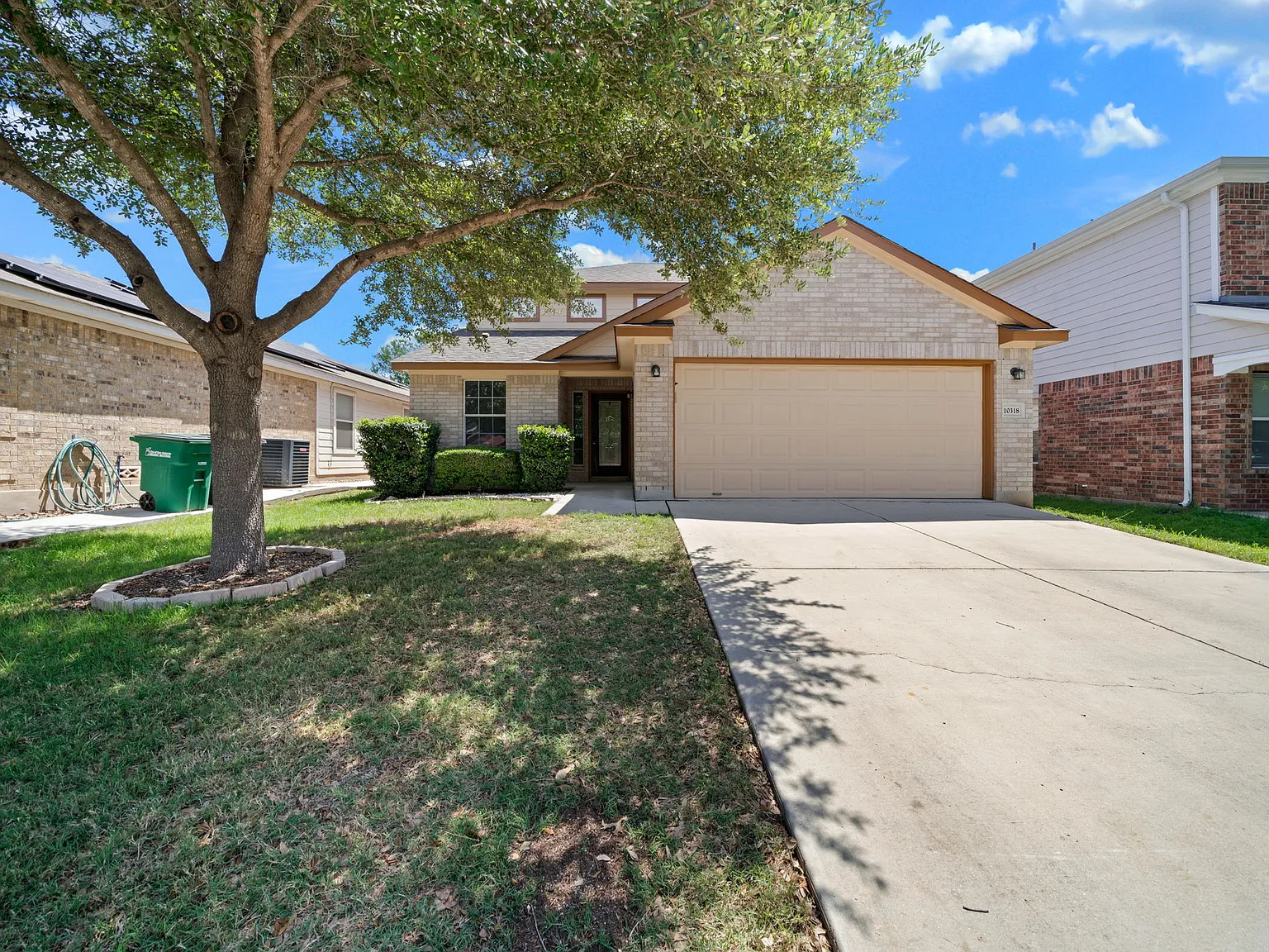 3 bed, 2.5 bath, 1849 sqft, $1,950 — Photo 1