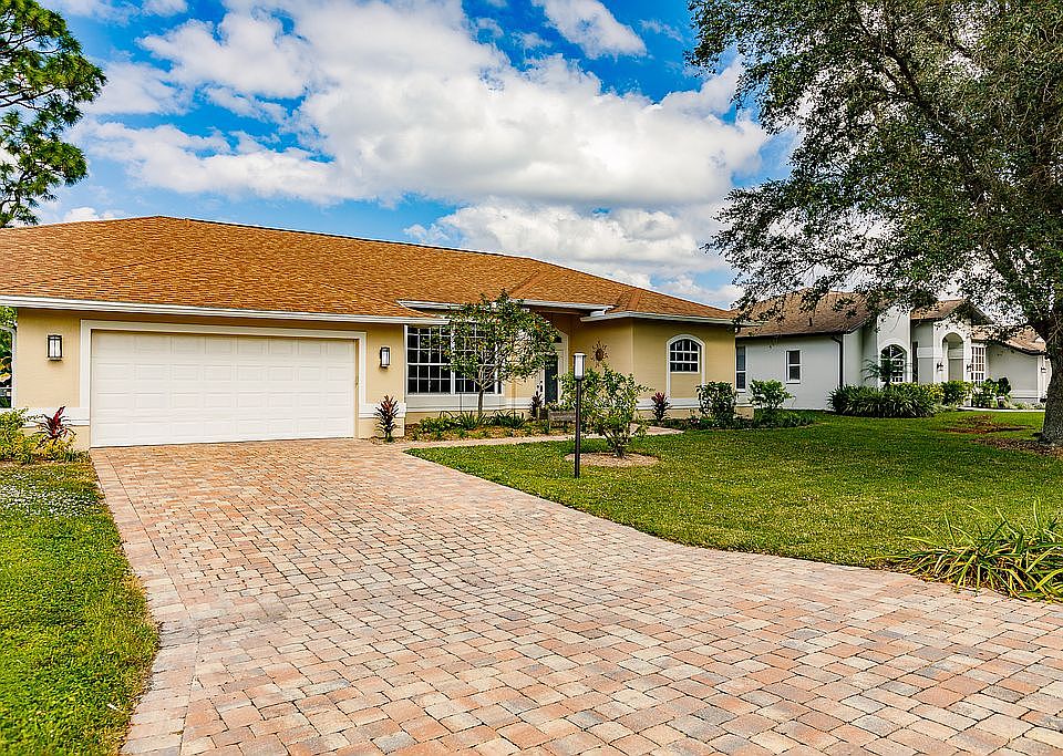 1st image of 19383 Devonwood Cir