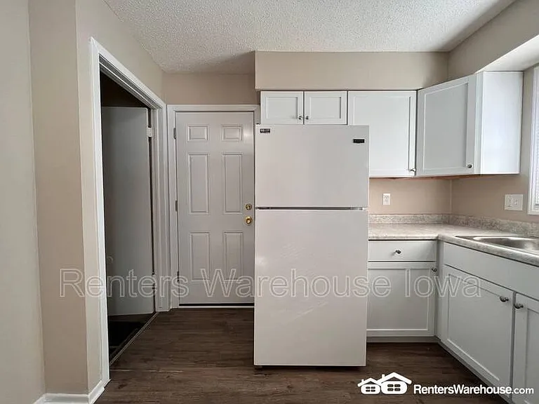 3012 Raccoon St — Photo 6