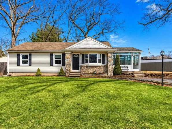 29 Fenton Ave, Attleboro, MA 02703