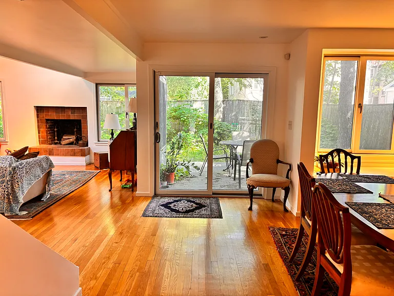 8 Bond St — Photo 4
