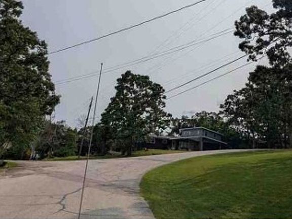 Exterior Neighborhood (street photo)