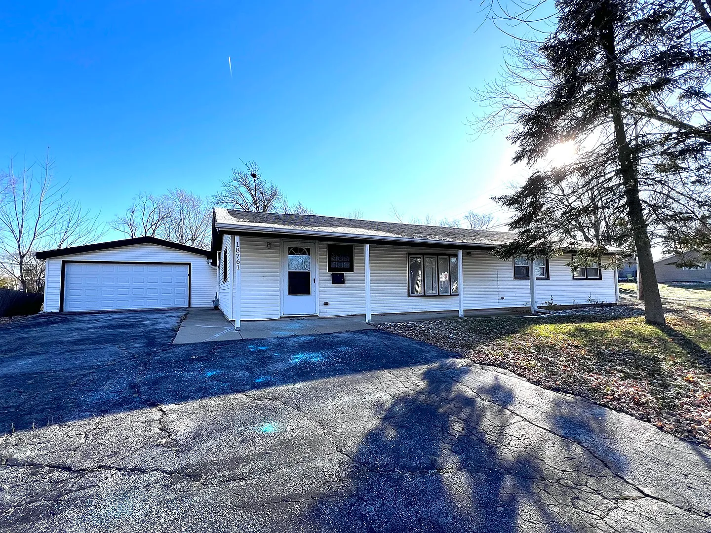 18761 John Ave photo 1