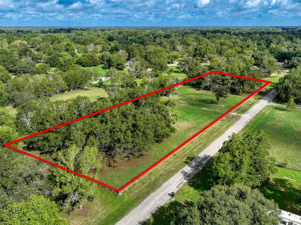 315 Pony Ln, Wallis, TX 77485