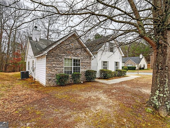 3rd image of 2321 Creel Rd