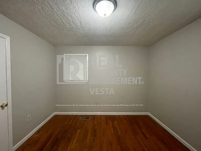 106 Hazel Dr — Photo 7