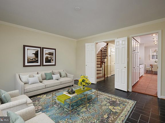 4th image of 1050 N Royal St #1050