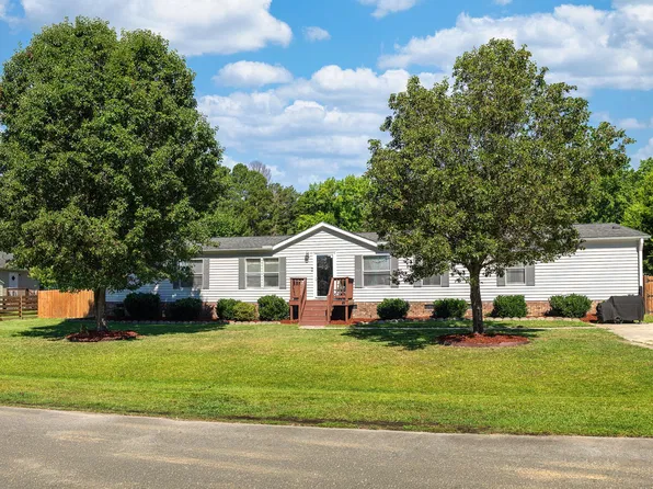 41 Hearth Ln, Smithfield, NC 27577