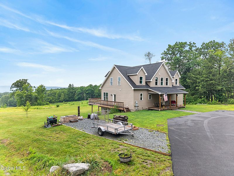 3rd image of 439 Saddle Back Ridge Road