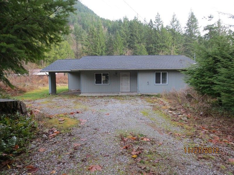 Front view of 1315 SF, 3 bedroom and 2 bath home.