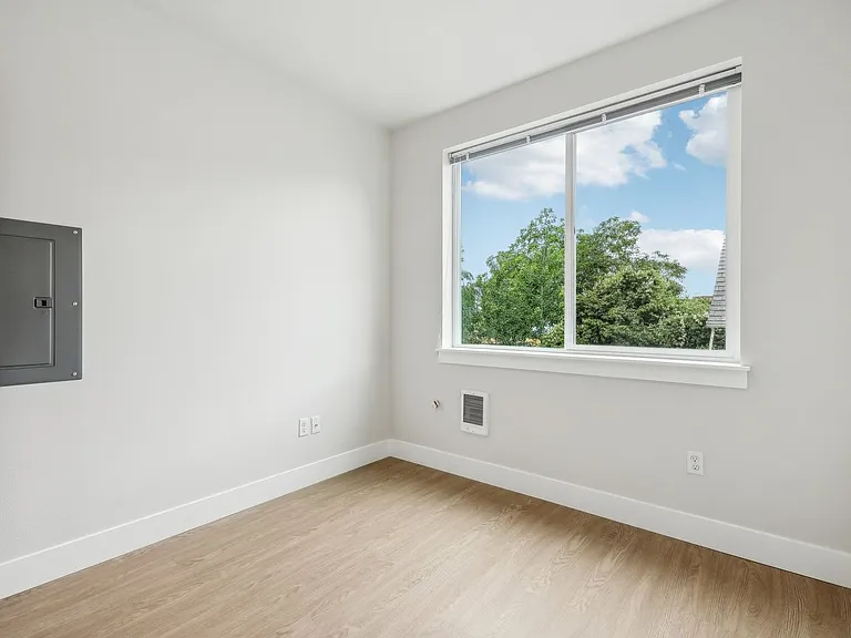 107th Street Apartments — Photo 14