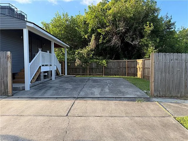 2101-2103 Jourdan Ave — Photo 12