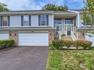2650 S Embers Ln, Arlington Heights, IL 60005