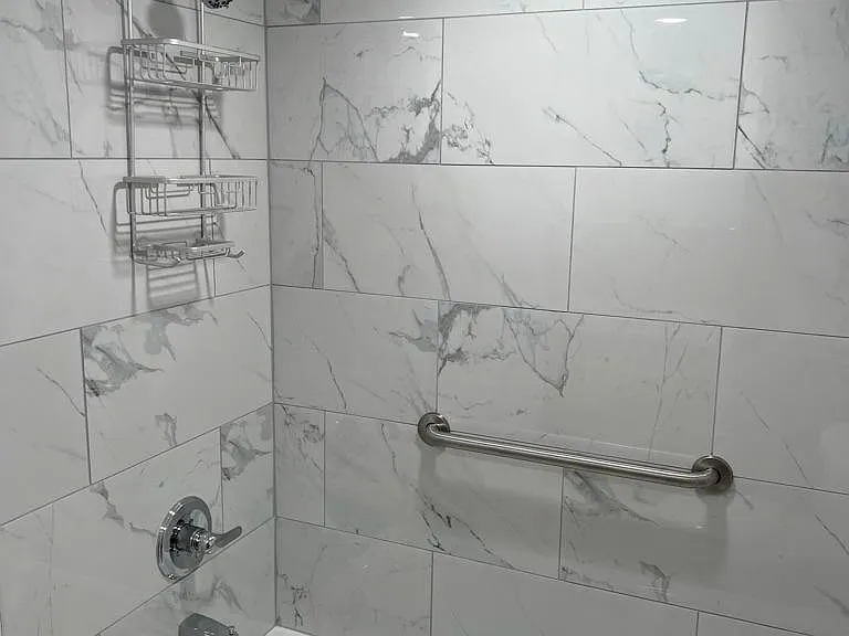 main tiled bathroom surround