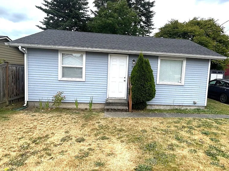 939 Alder Ave — Photo 2