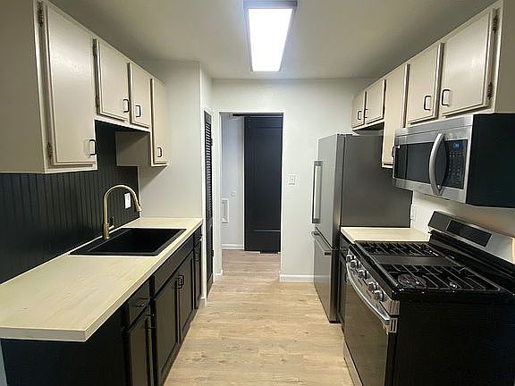 4th image of 8327 Sunrise Ave