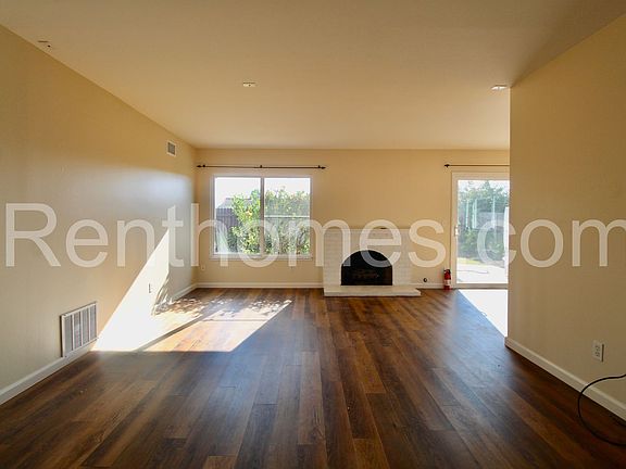 3rd image of 3915 Broadlawn St