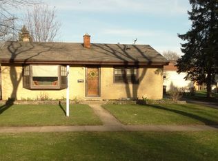 327 S Howard Ave, Roselle, IL 60172