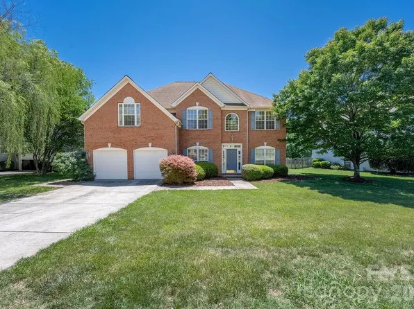 9512 Autumn Applause Dr, Charlotte, NC 28277