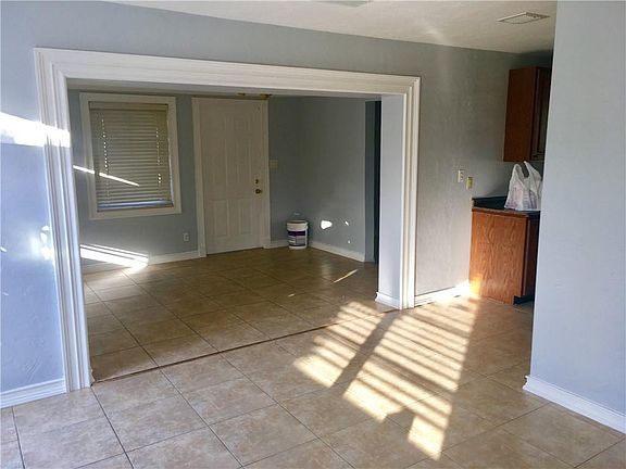 3rd image of 3360 NE 12th Ave