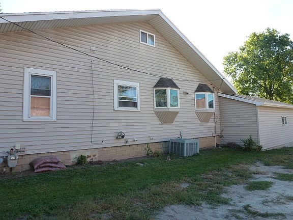 3rd image of 106 E Van Buren St