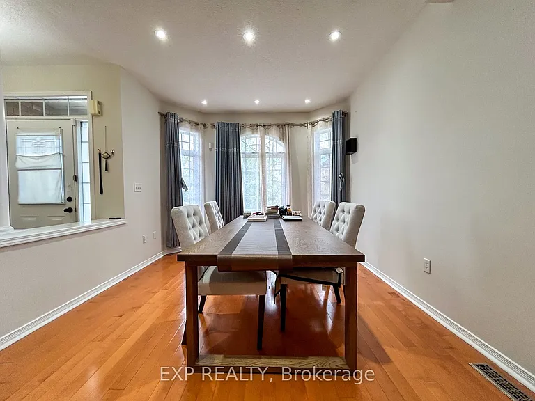 7 Davidoff St — Photo 3