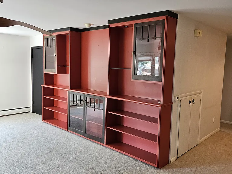 Built in Bookshelf in Living Room
