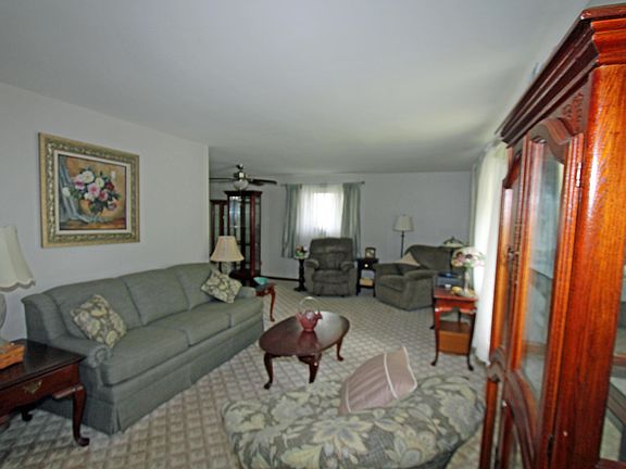 4th image of 1716 Dubois Dr
