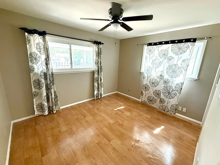 1820 W Southcross Blvd — Photo 5