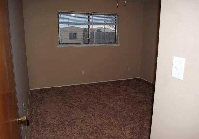 1519 Holiday Pl — Photo 15