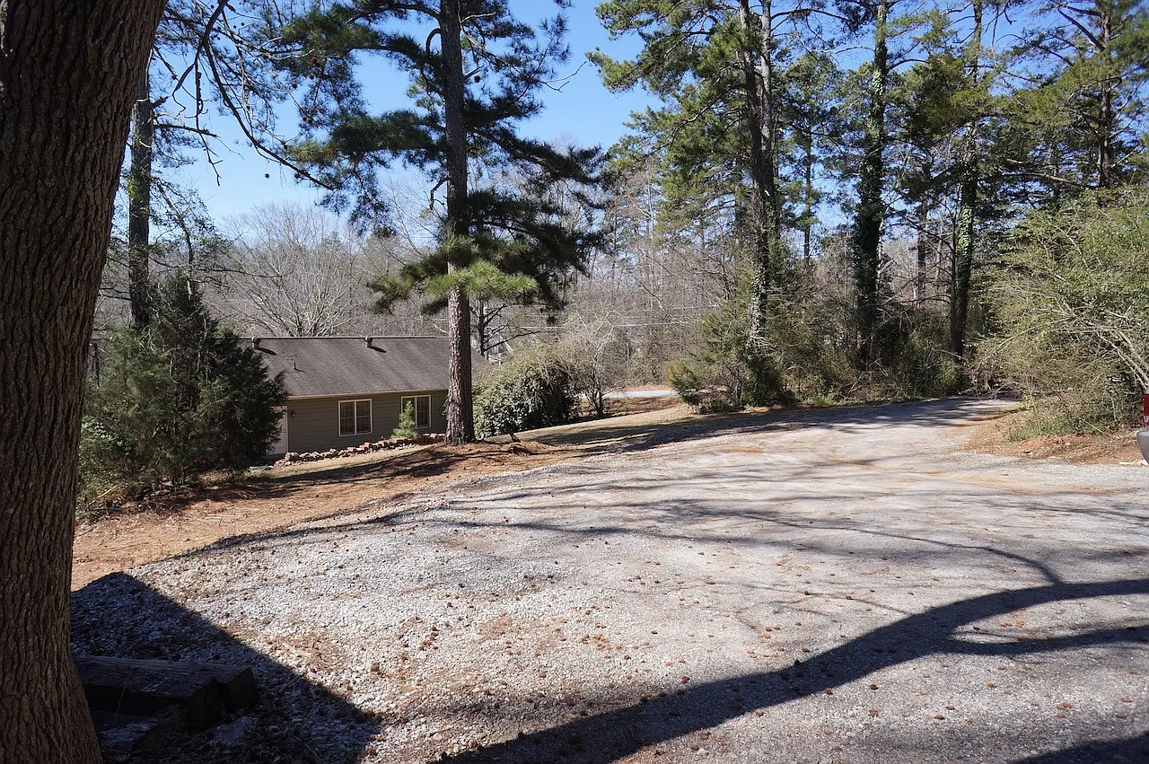Unique & Affordable 2 Bedroom on Eastside - Pre-leasing January 2027! — Photo 4