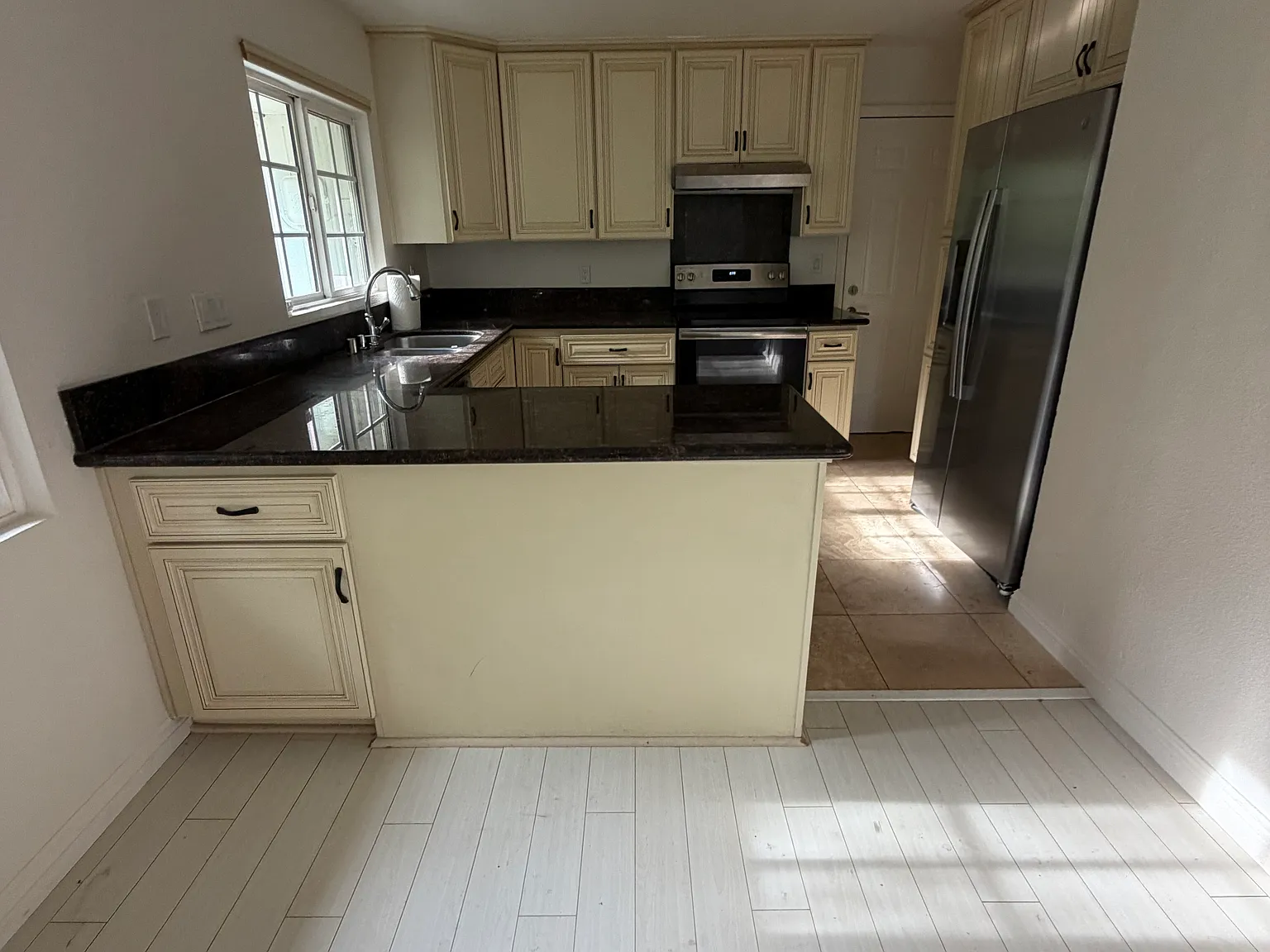 3 bed, 1150 sqft, $2,900 — Photo 2