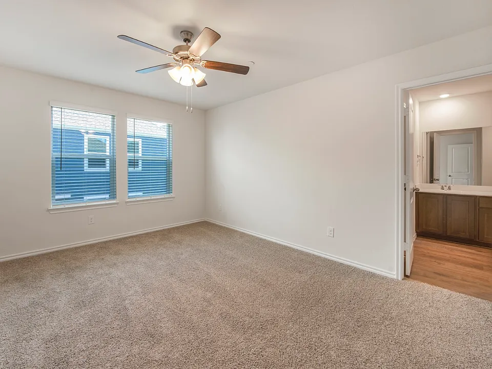 1810 Bluebonnet Ln