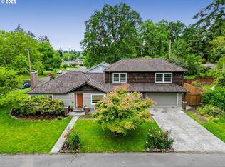 11950 SW Lynnridge Ave, Portland, OR 97225