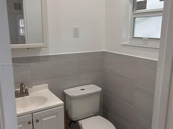 4th image of 160 NE 146th St #A