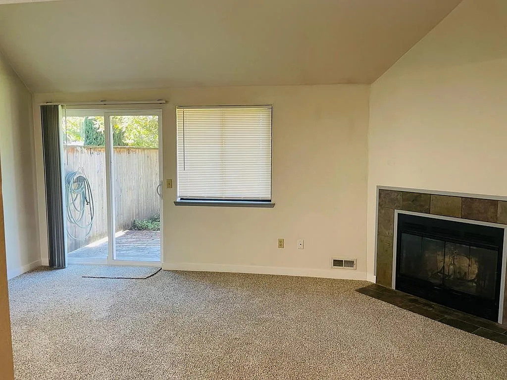 2 bed, 948 sqft, $1,990 — Photo 4
